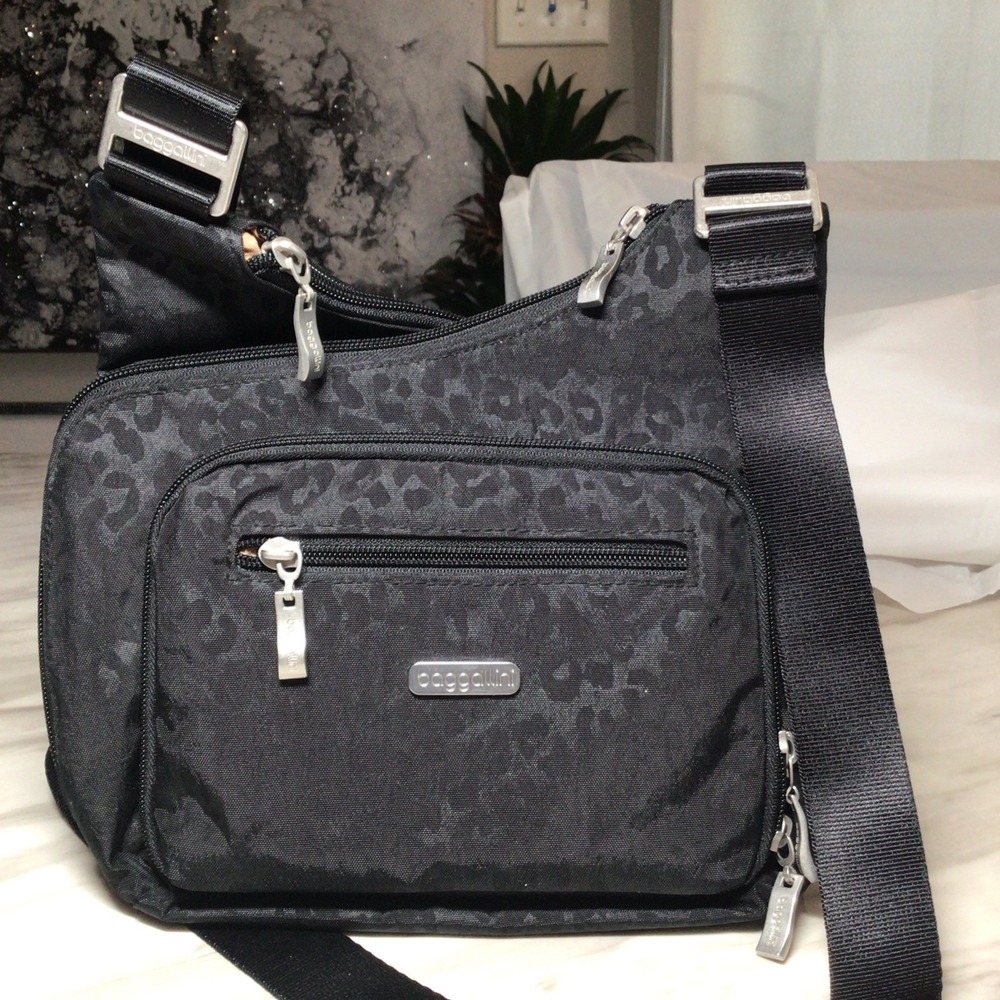 Black Baggalini Crossover with Zippers and Magnetic Closure Leopard Print - Picture 13 of 16